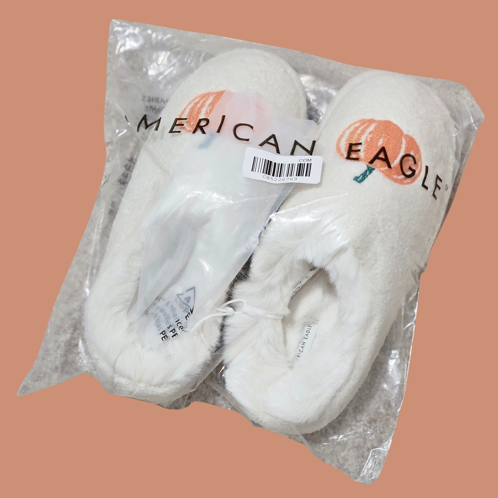 American Eagle Pumpkin Scuff Slippers Size 7 Ivory Fall Winter Fuzzy Cottagecore - Picture 2 of 3